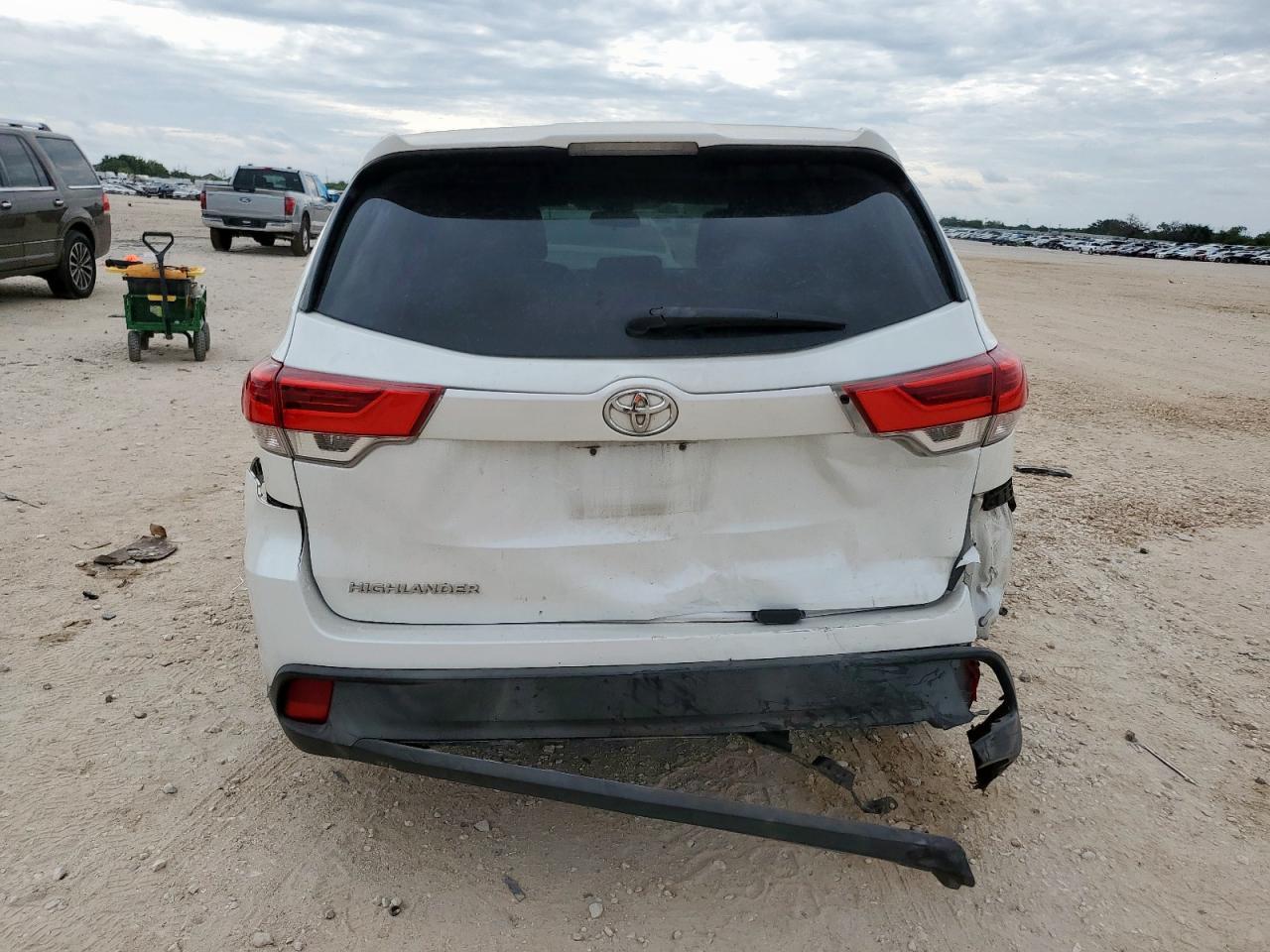 2019 Toyota Highlander Le - Фото 6