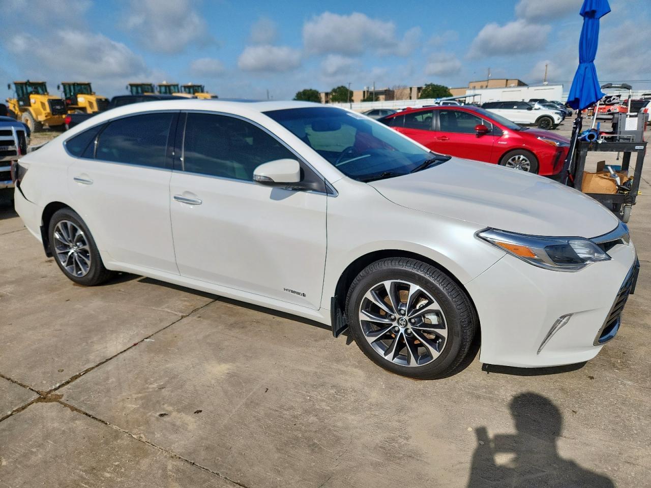 2016 Toyota Avalon Hybrid - Image 4