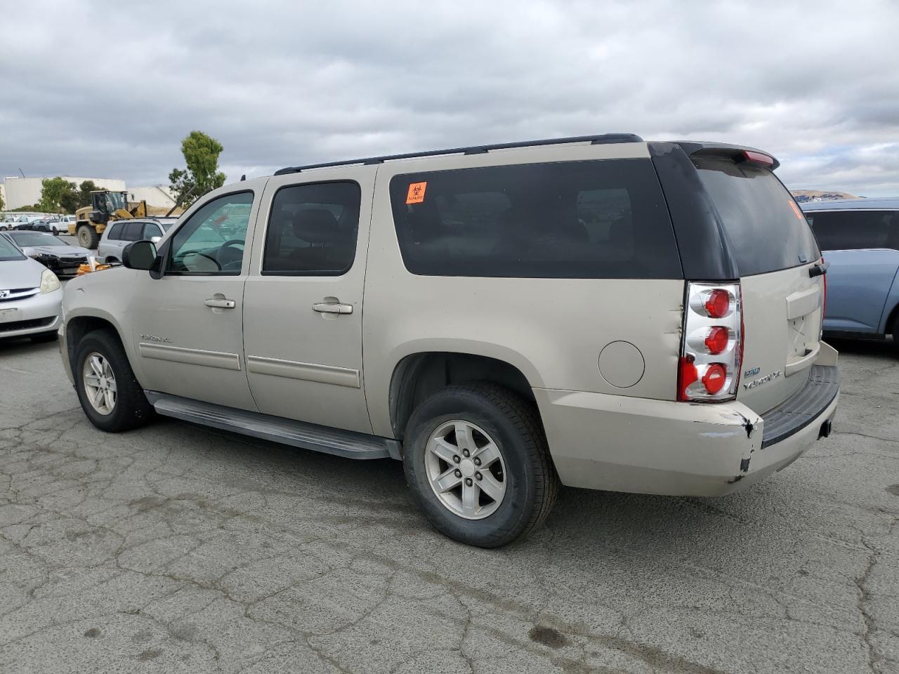 2011 GMC Yukon Xl C1500 Sle - Image 2