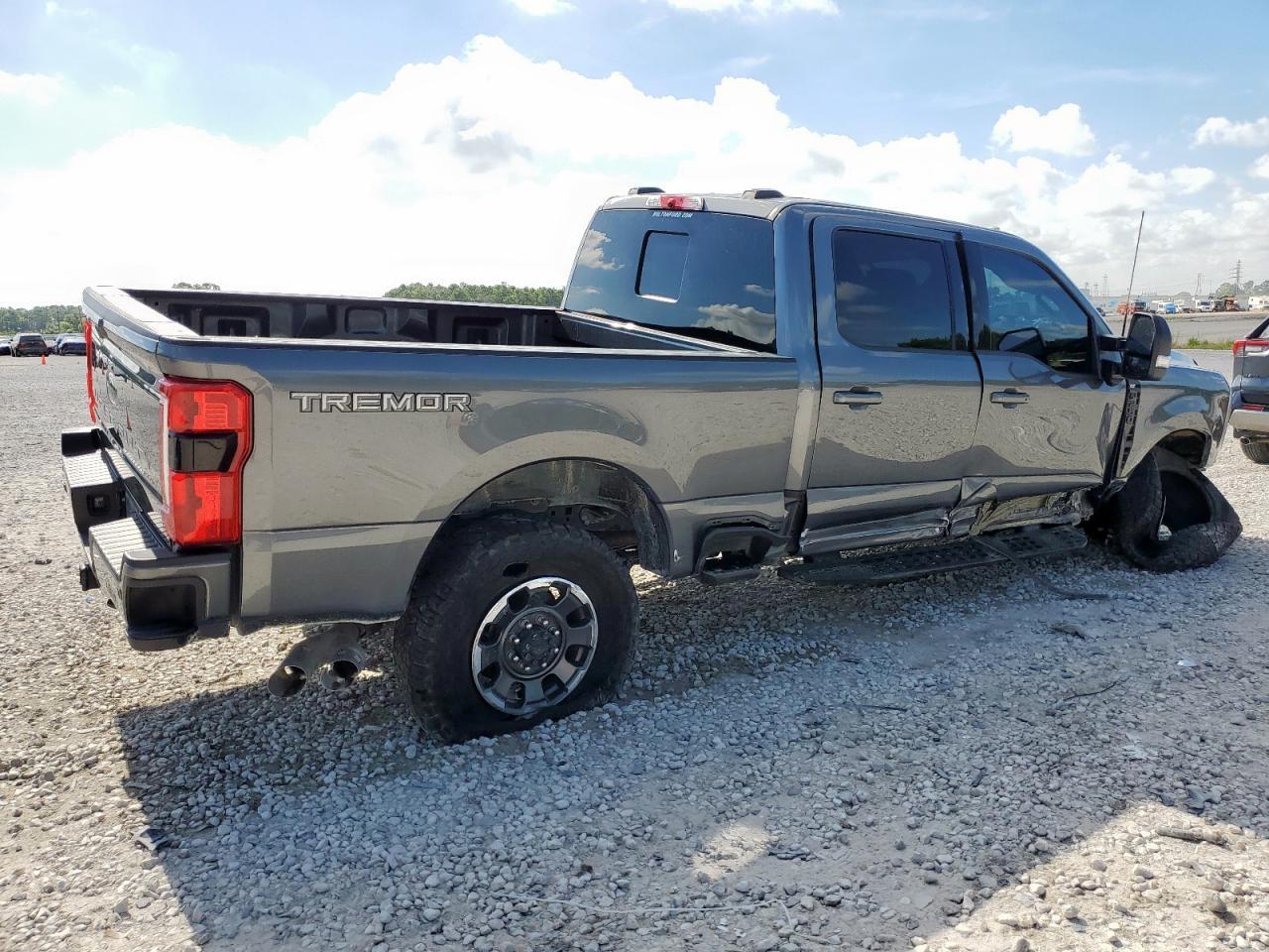 2023 Ford F250 Super Duty - Фото 3