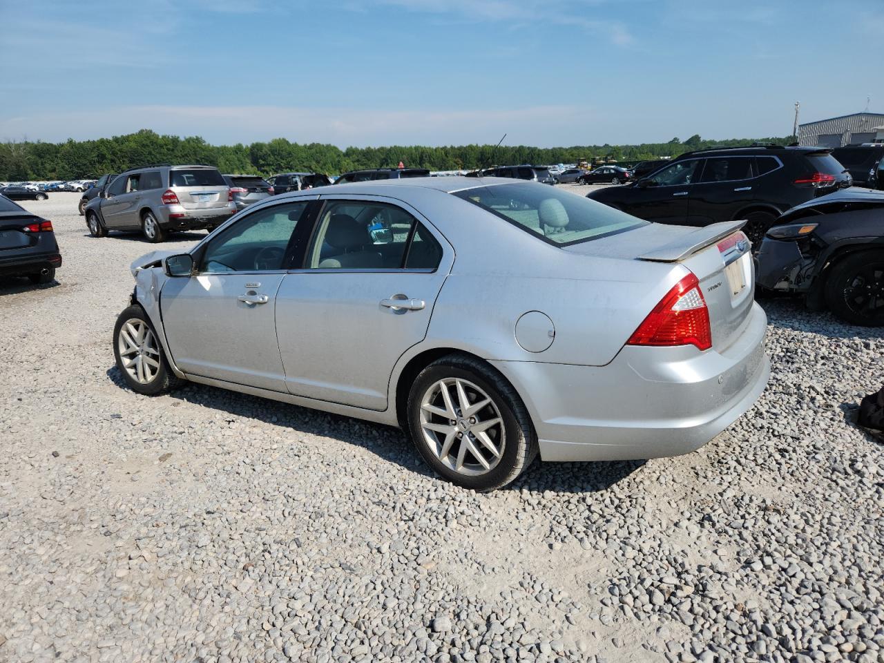 2011 Ford Fusion - Image 2