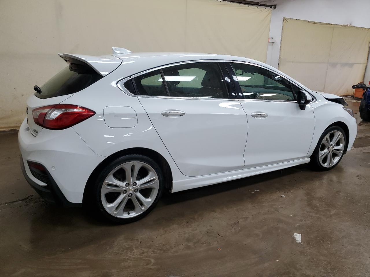 2017 Chevrolet Cruze Premier - Фото 3