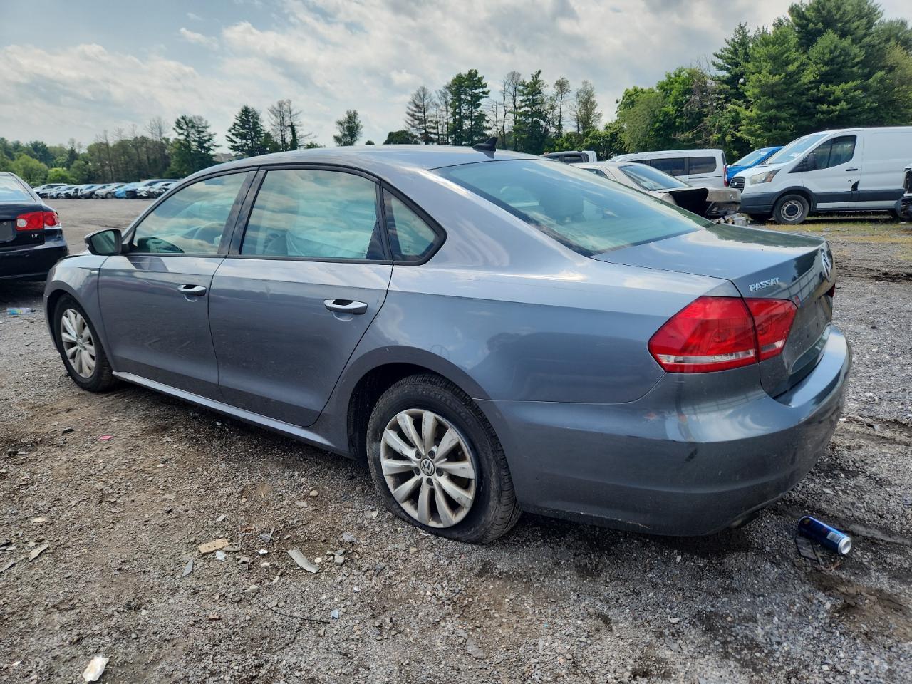 2015 Volkswagen Passat S - Фото 2