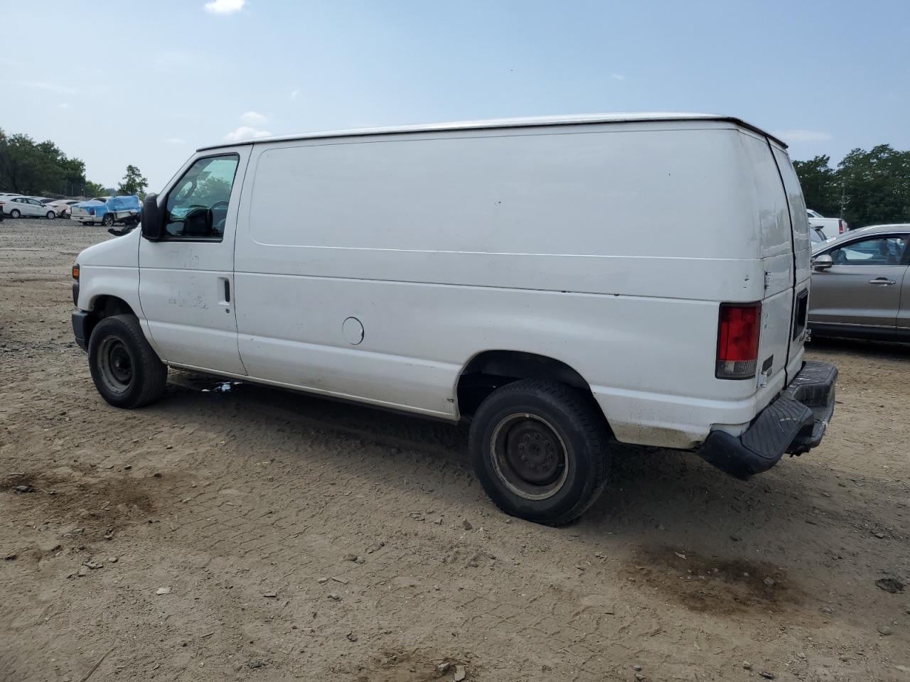 2014 Ford Econoline E250 Van - Фото 2