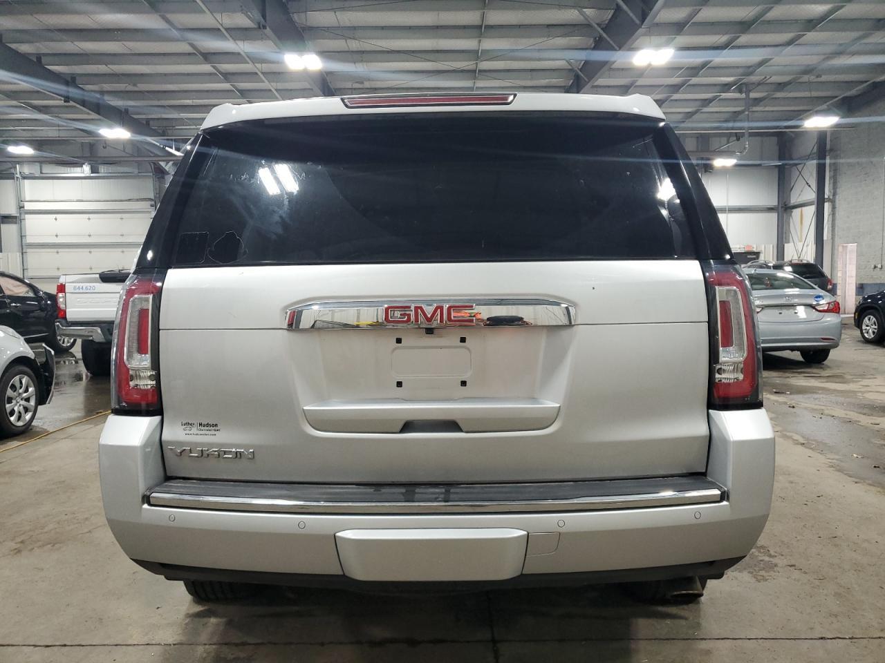 2016 GMC Yukon Denali - Image 6