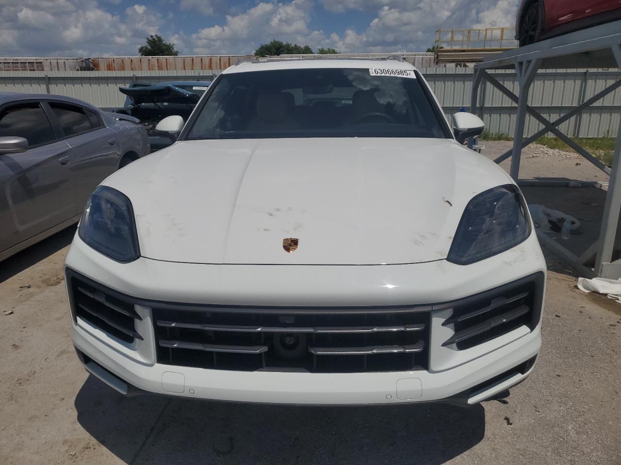 2024 Porsche Cayenne - Image 5