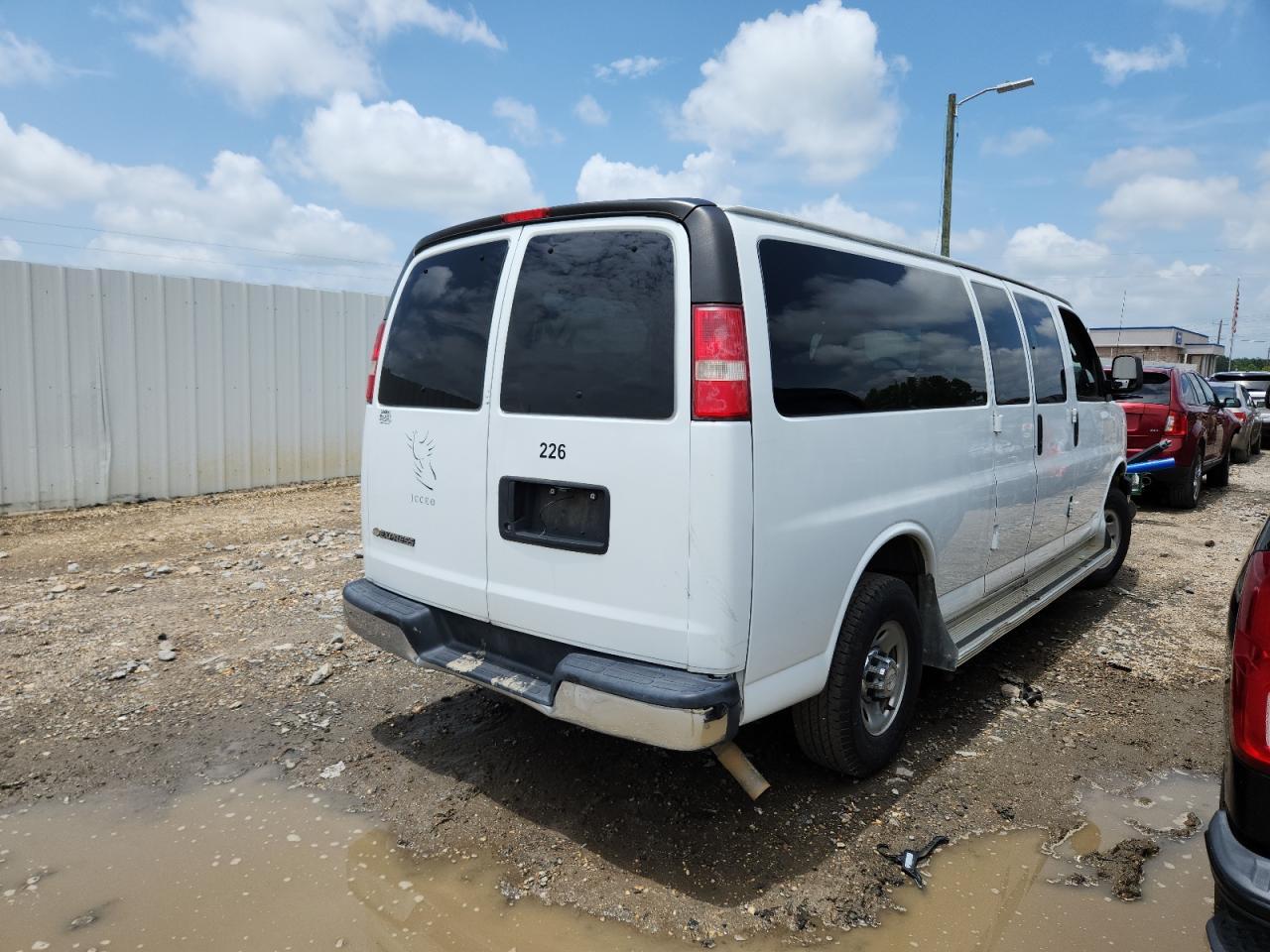 2017 Chevrolet Express G3500 Lt - Фото 3