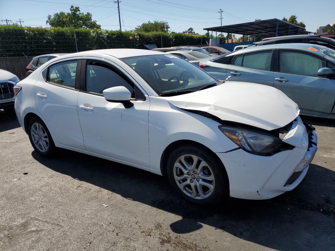 2017 Toyota Yaris Ia - Фото 4