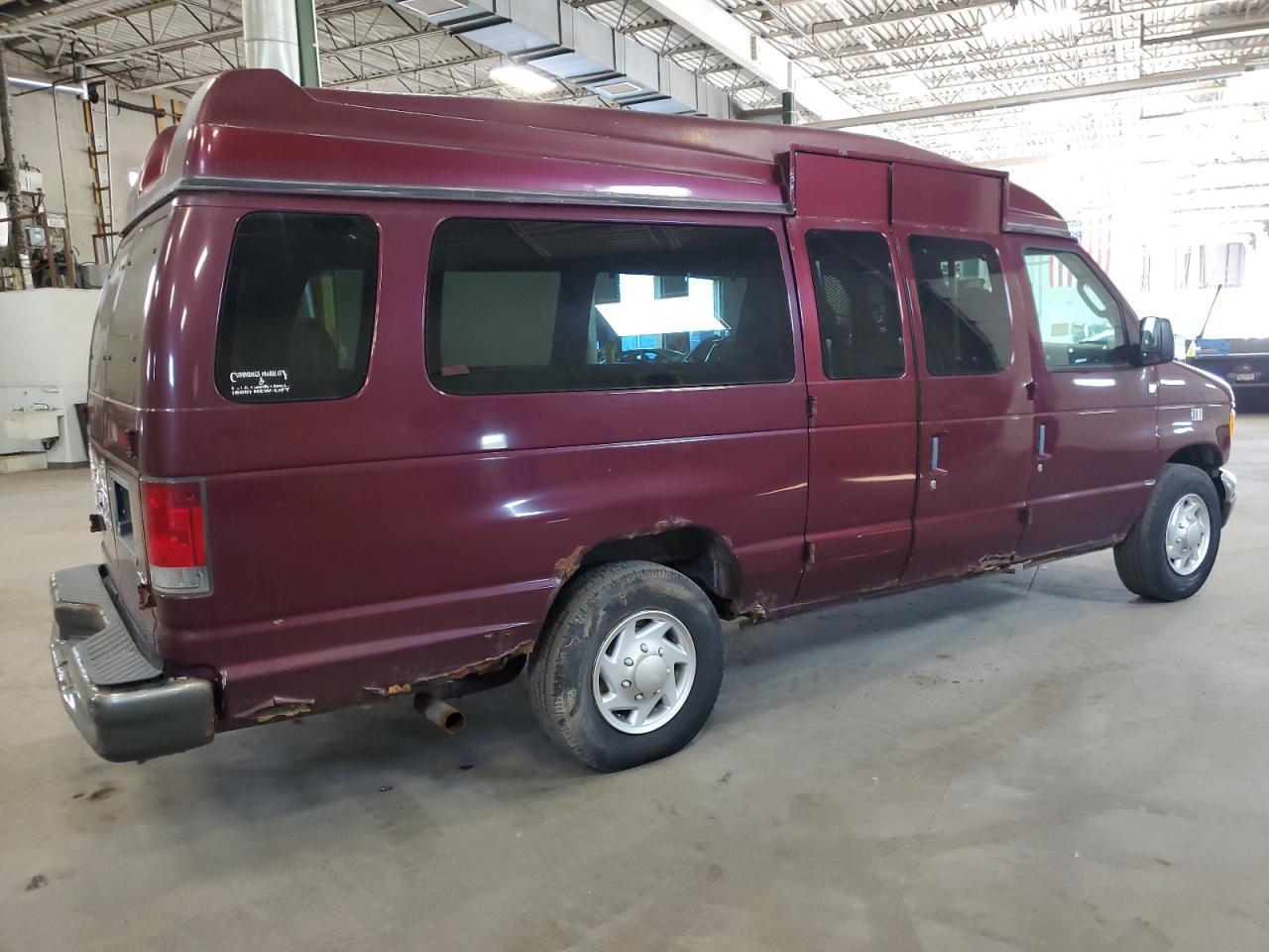 2004 Ford Econoline E350 Super Duty Wagon - Фото 3