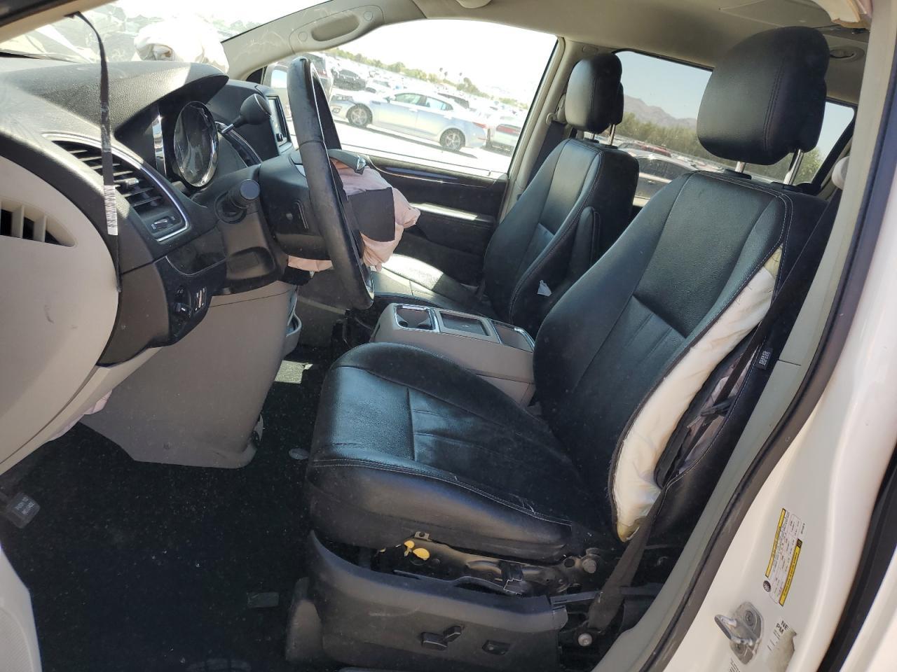 2013 Chrysler Town & Country Touring - Фото 7