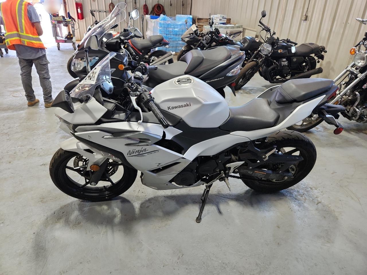 2024 Kawasaki Ex500 - Image 3