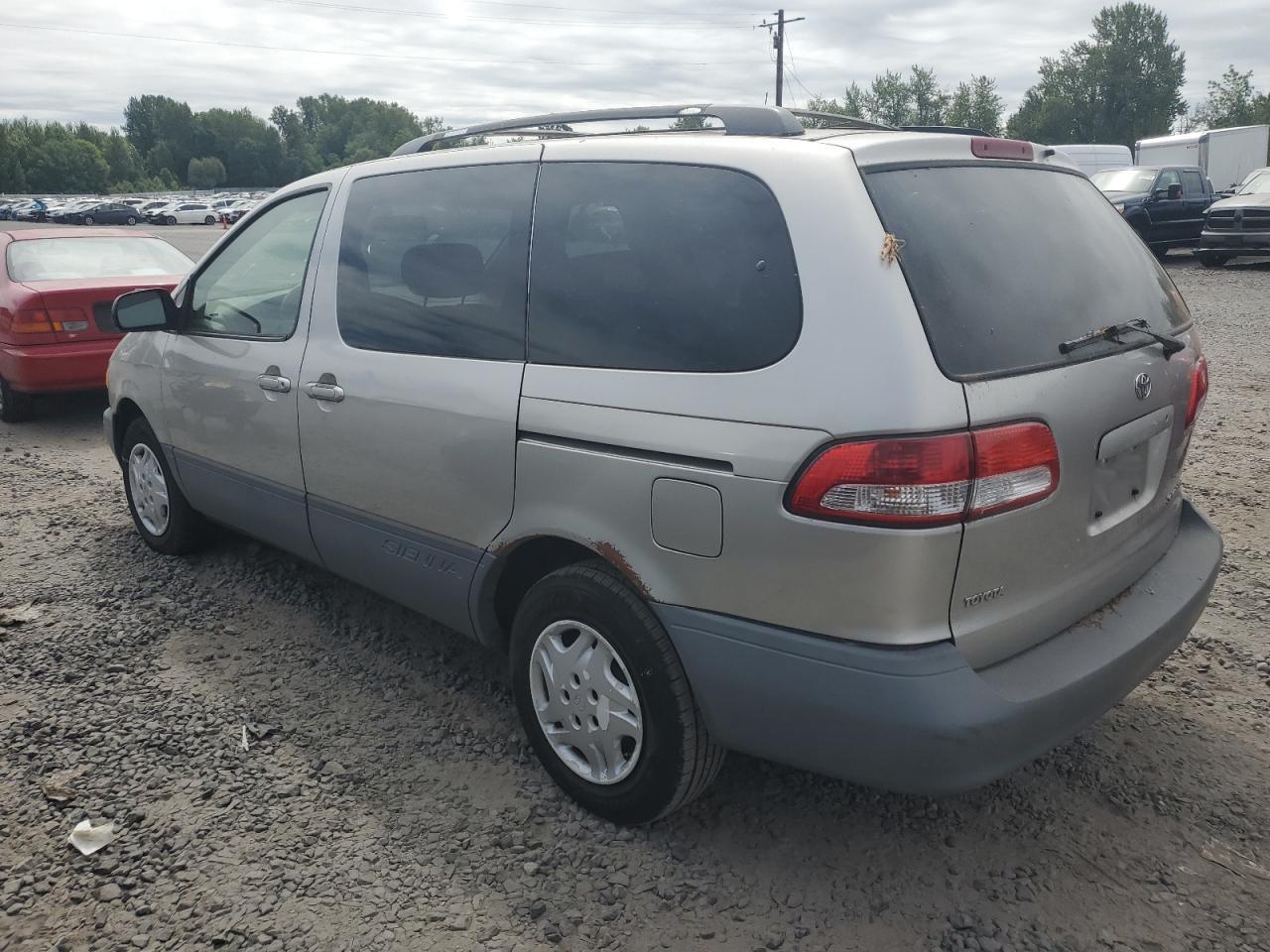 2002 Toyota Sienna Ce - Image 2