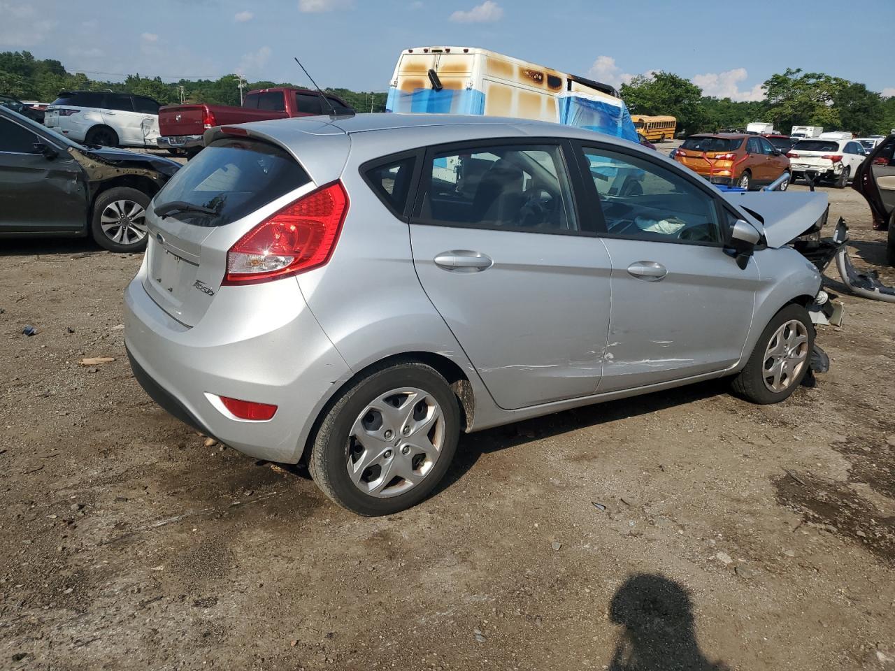 2011 Ford Fiesta Se - Image 3