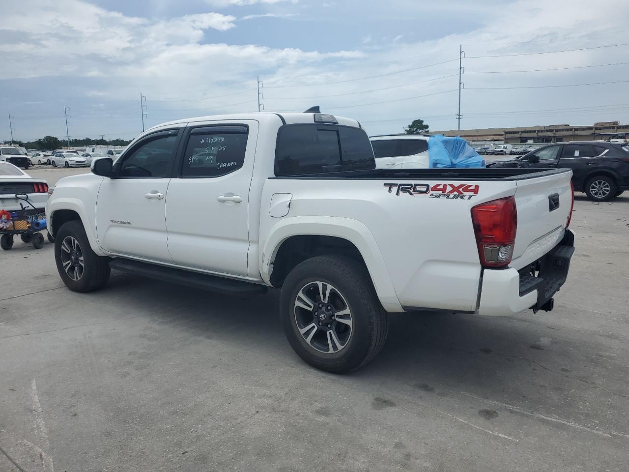 2017 Toyota Tacoma Double Cab Double Cab - Фото 2