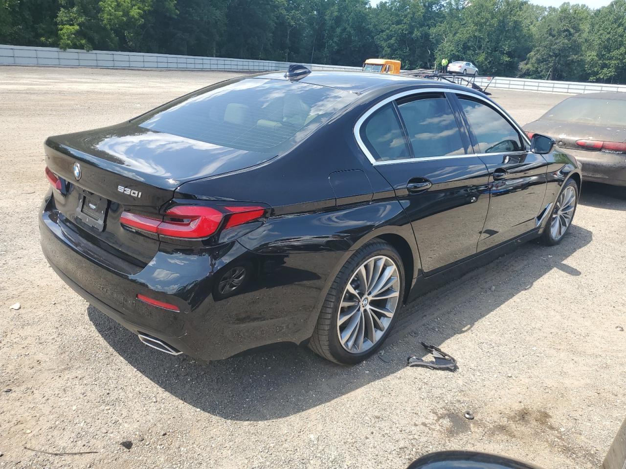 2023 BMW 530 Xi - Image 3