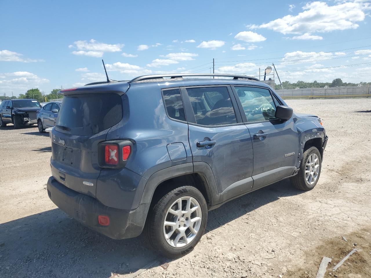 2022 Jeep Renegade Latitude - Фото 3