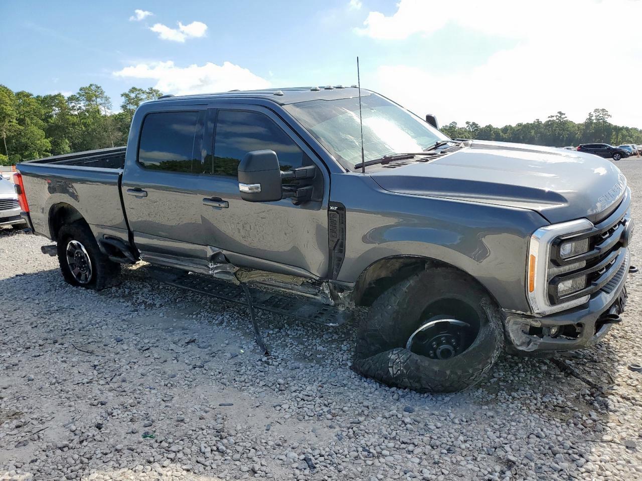 2023 Ford F250 Super Duty - Фото 4