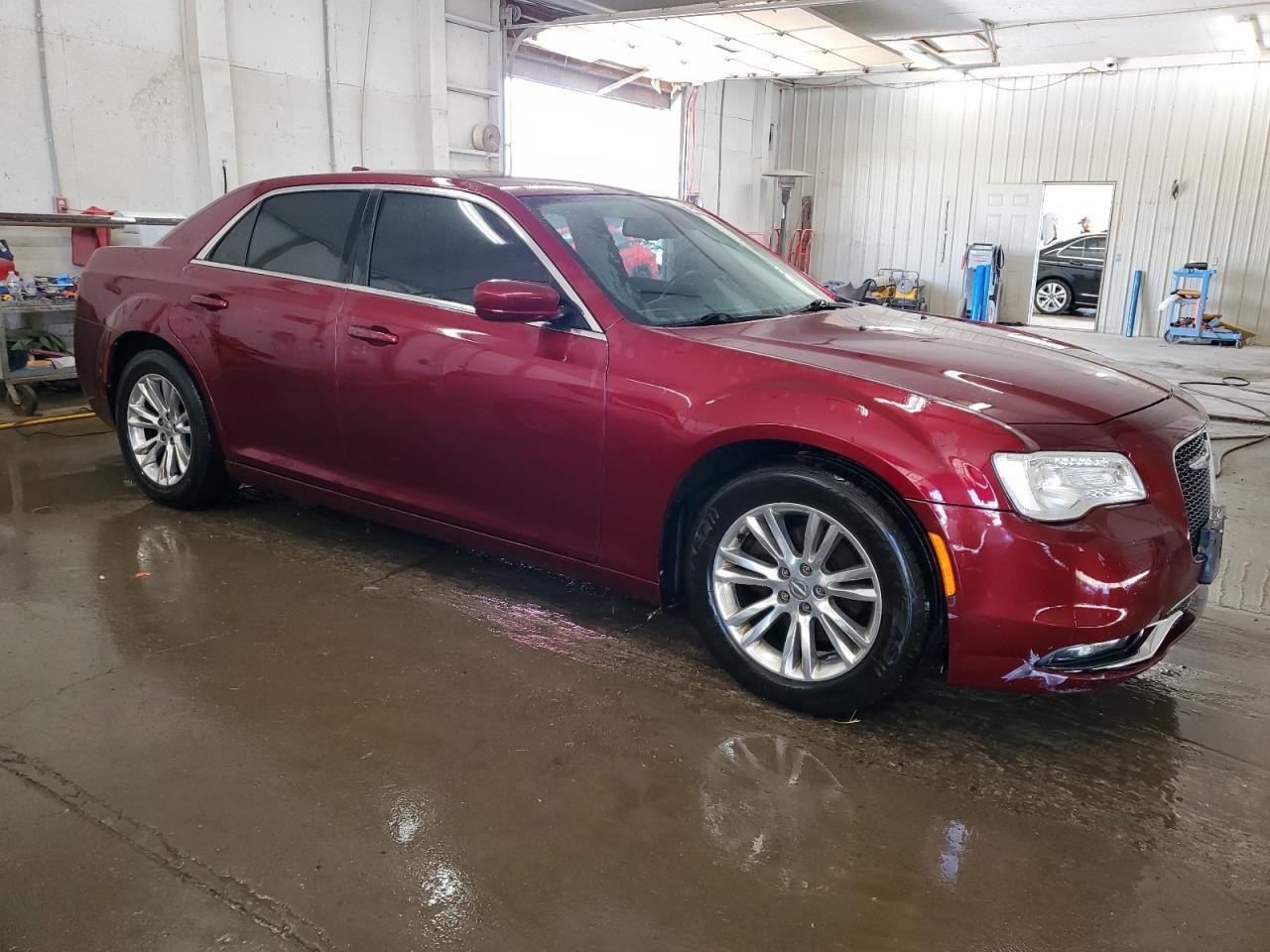 2018 Chrysler 300 Touring - Фото 4