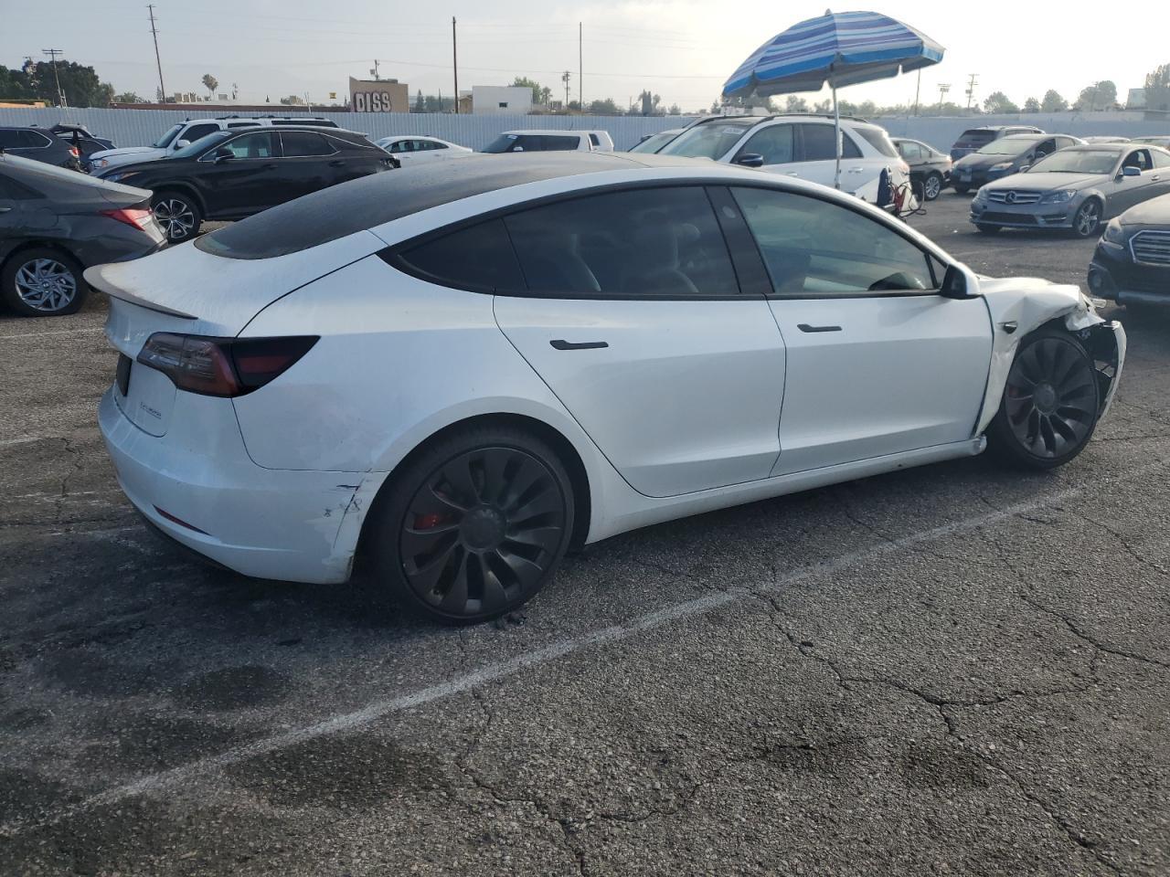 2022 Tesla Model 3 - Фото 3