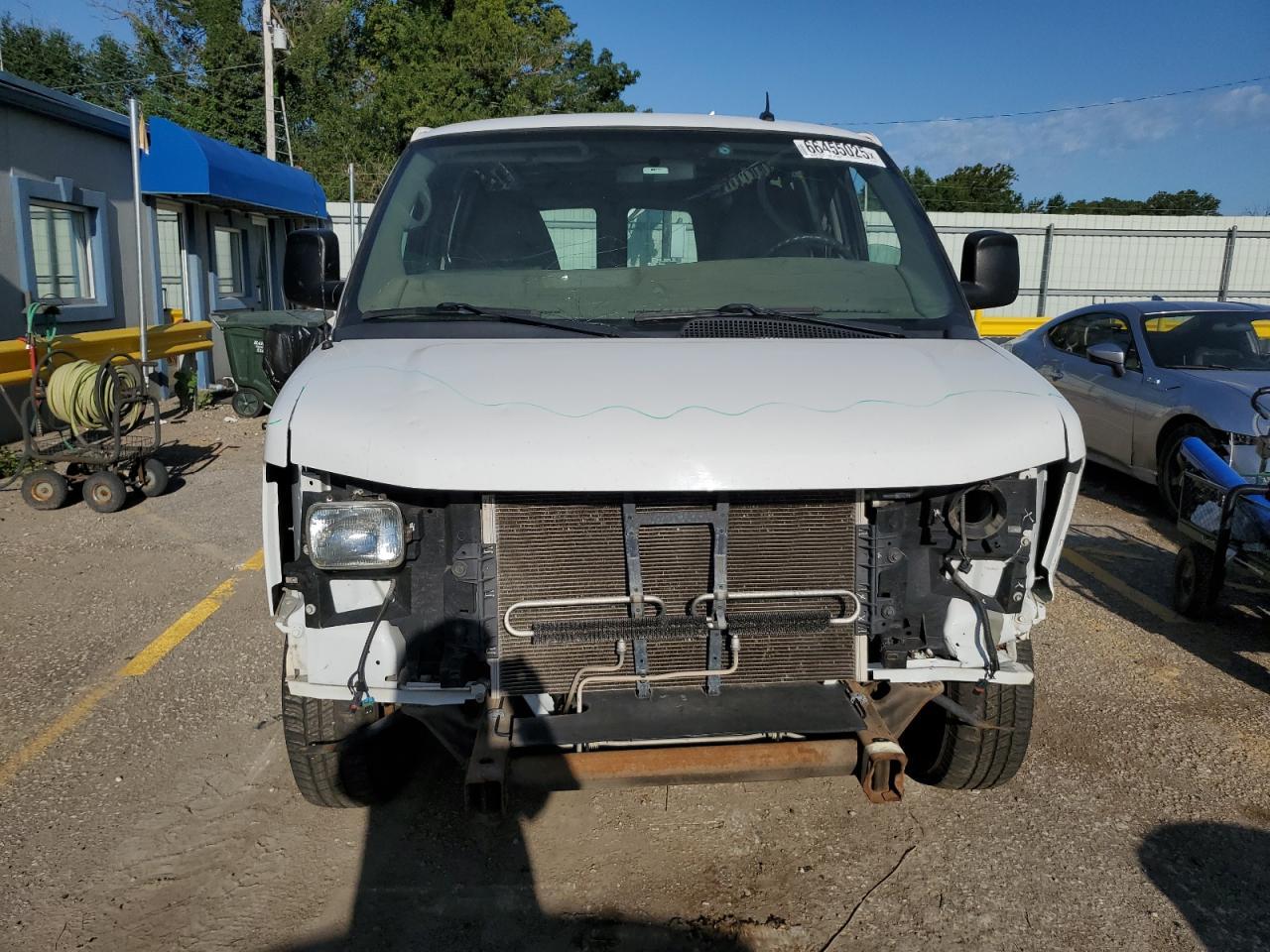 2014 Chevrolet Express G2500 - Image 5