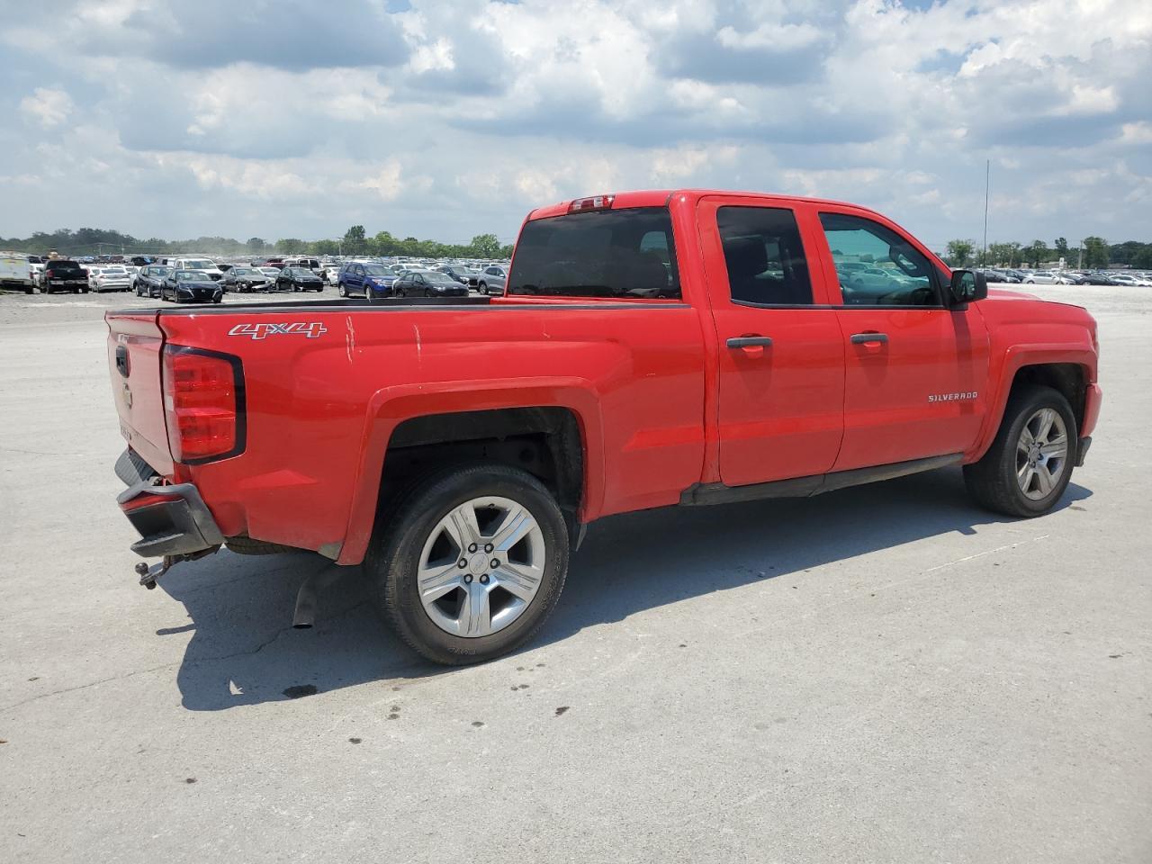 2016 Chevrolet Silverado K1500 Custom - Фото 3