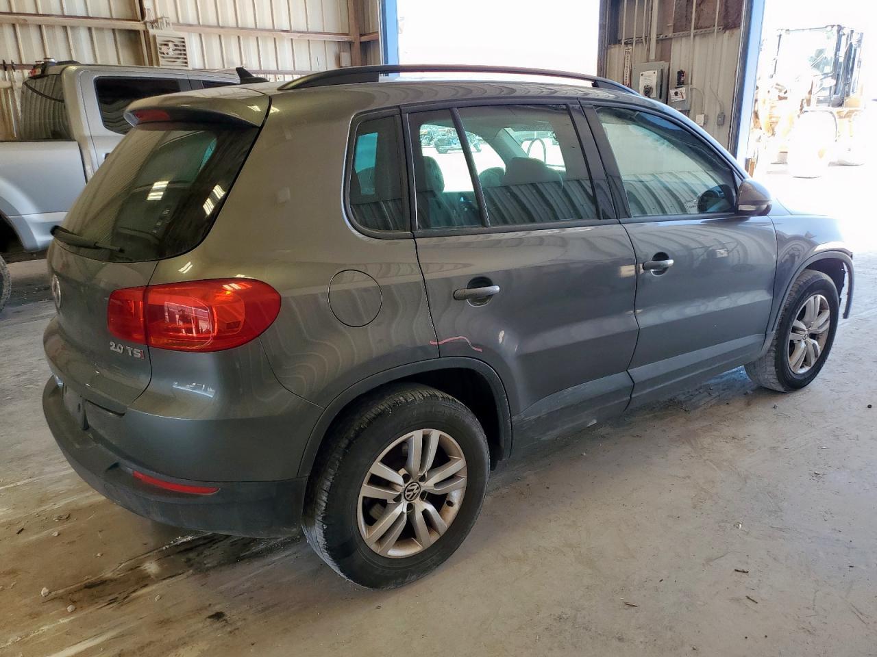 2015 Volkswagen Tiguan S - Фото 3