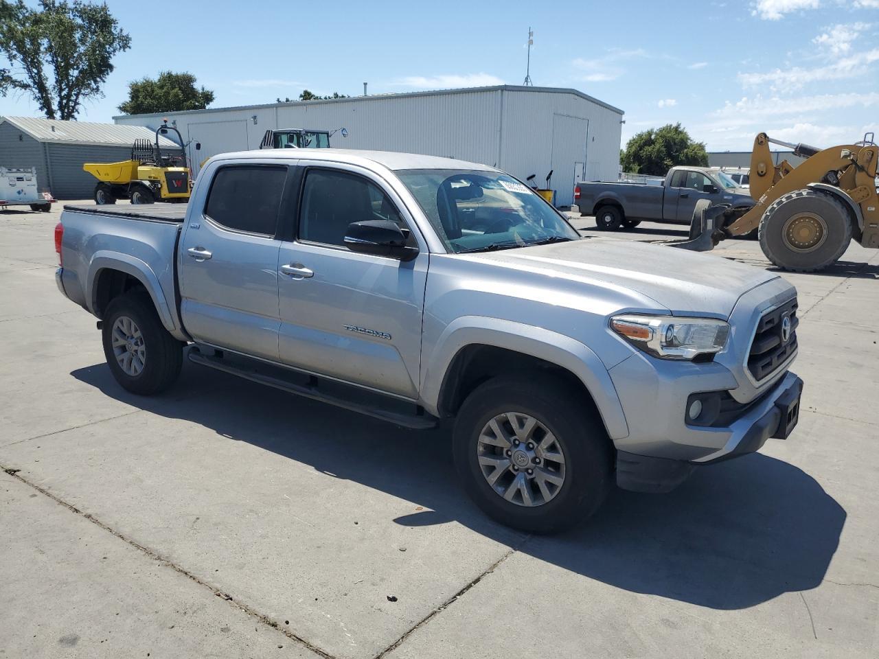 2017 Toyota Tacoma Double Cab - Image 4