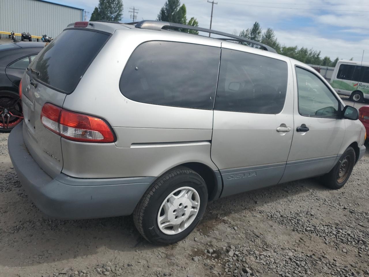 2002 Toyota Sienna Ce - Image 3