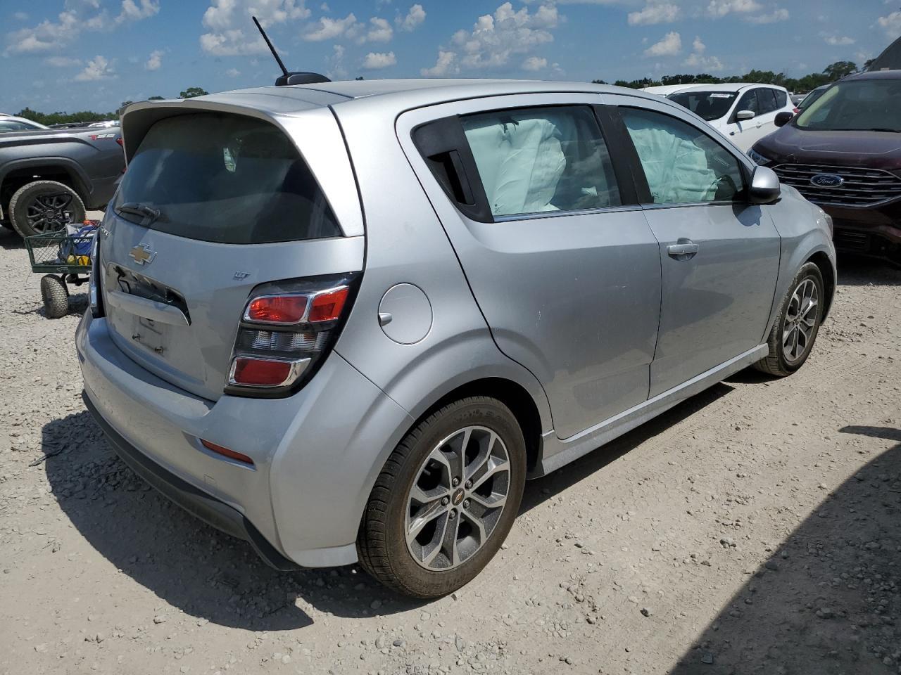 2017 Chevrolet Sonic Lt - Фото 3