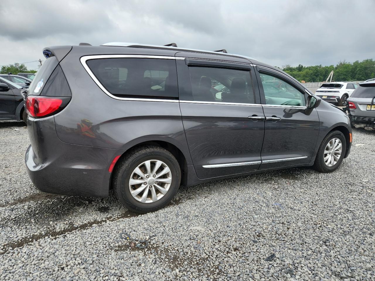 2018 Chrysler Pacifica Touring L Plus - Фото 3