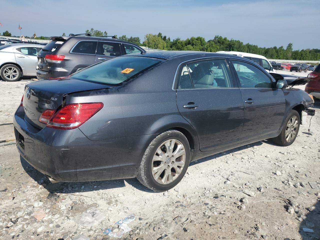 2010 Toyota Avalon Xl - Image 3