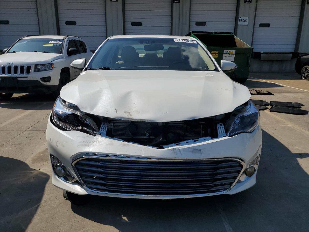 2015 Toyota Avalon Hybrid - Image 5