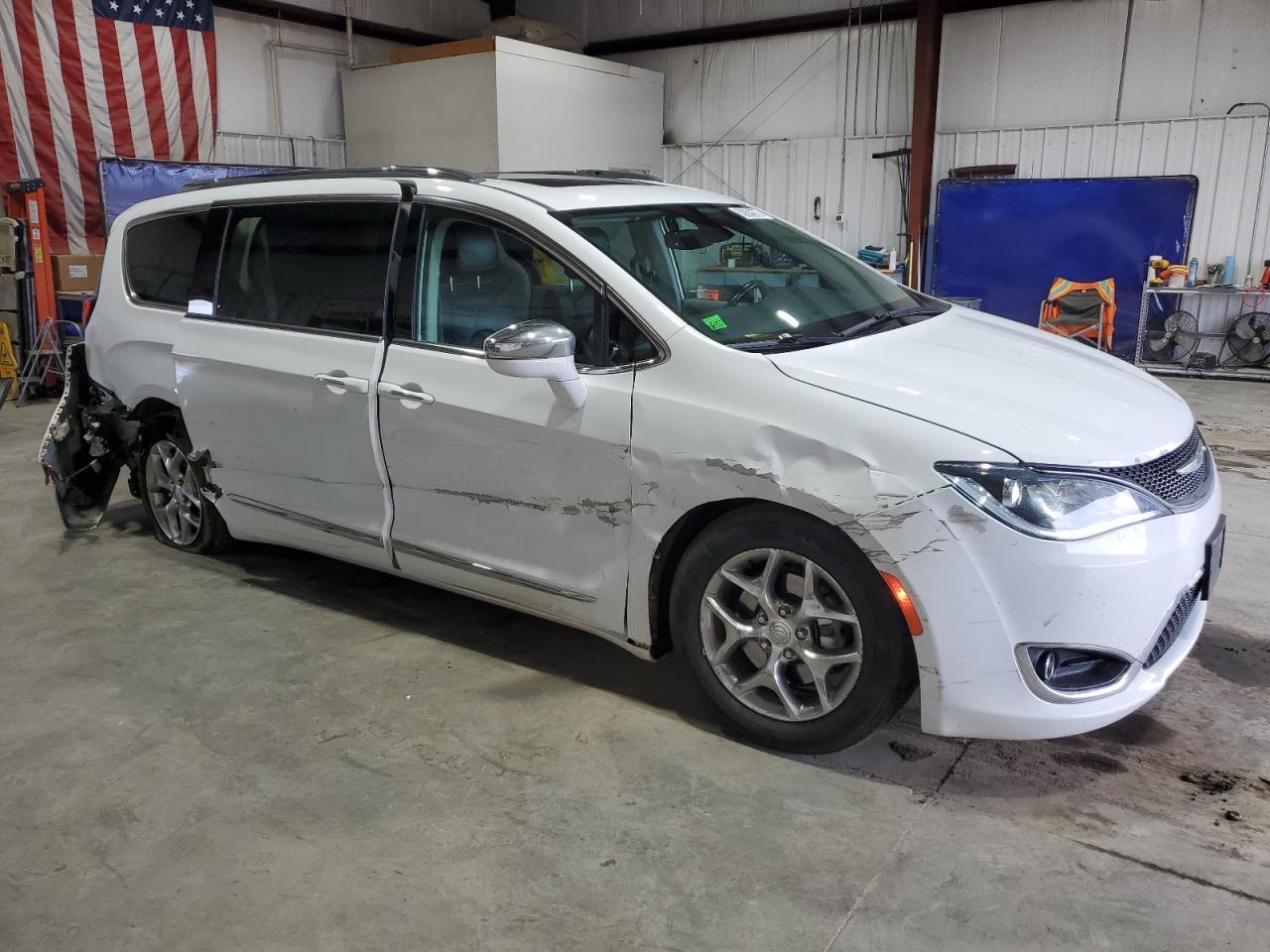 2018 Chrysler Pacifica Limited - Image 4