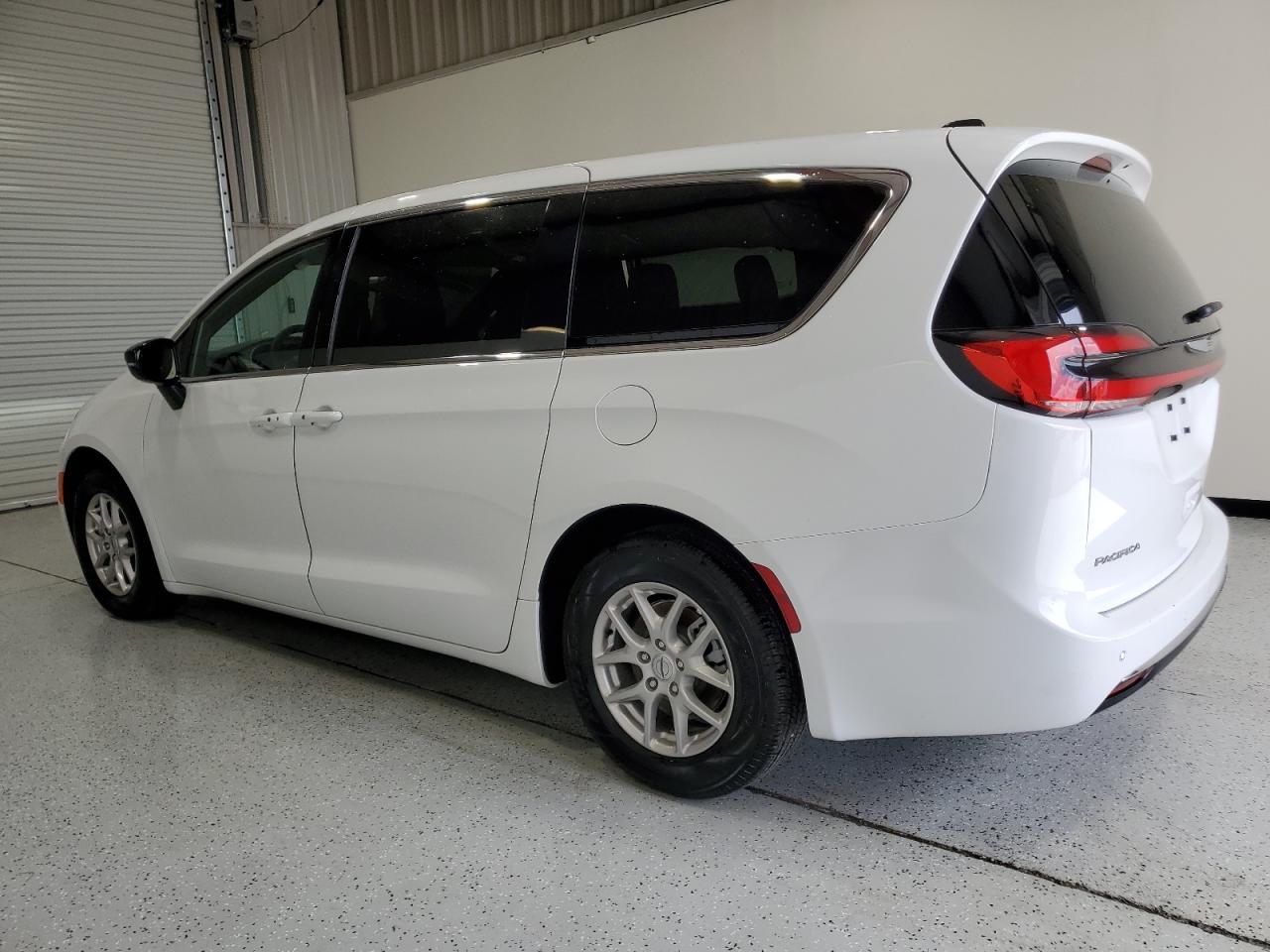 2025 Chrysler Pacifica Select - Фото 2