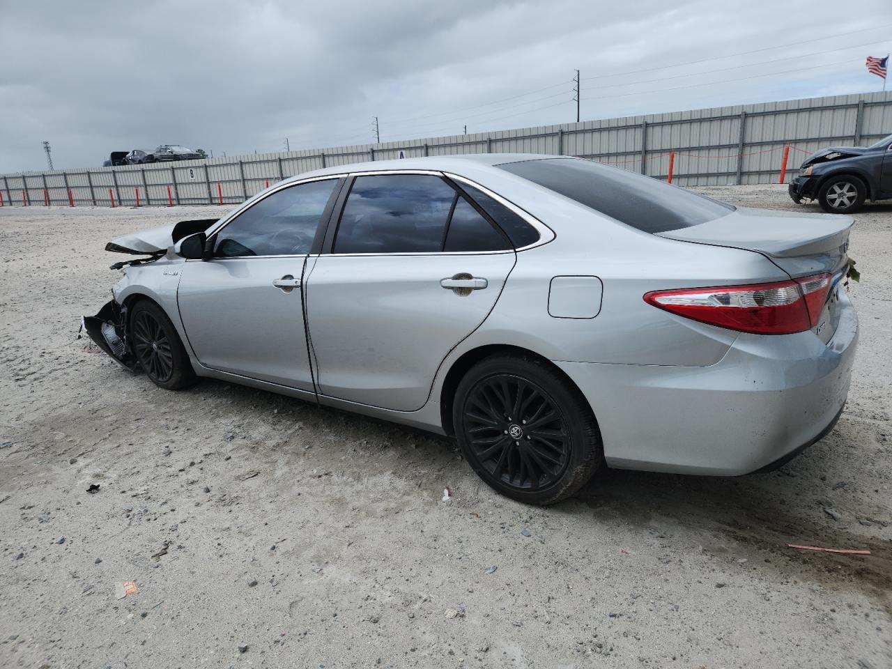 2015 Toyota Camry Hybrid - Фото 2