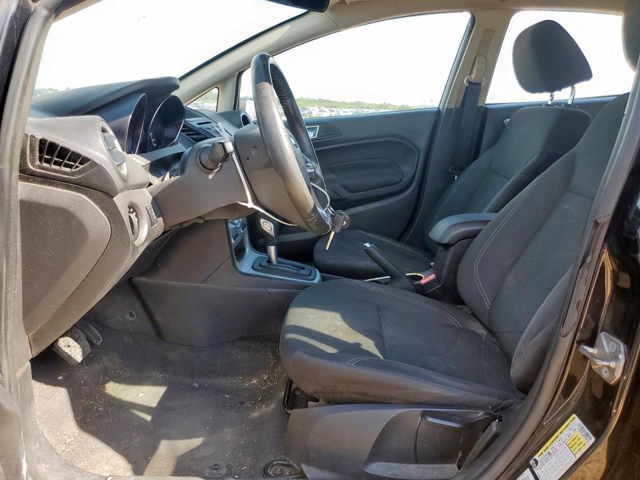 2015 Ford Fiesta Se - Фото 7