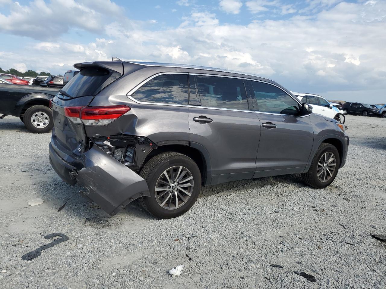 2019 Toyota Highlander Se - Фото 3