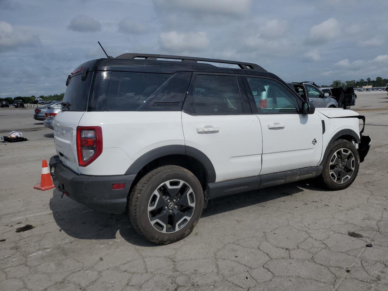 2024 Ford Bronco Sport Outer Banks - Image 3