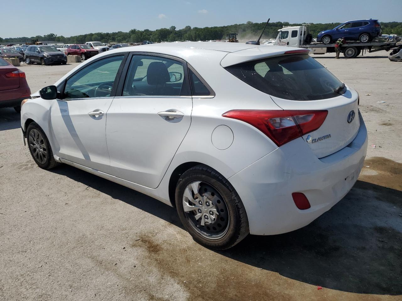 2017 Hyundai Elantra Gt - Image 2