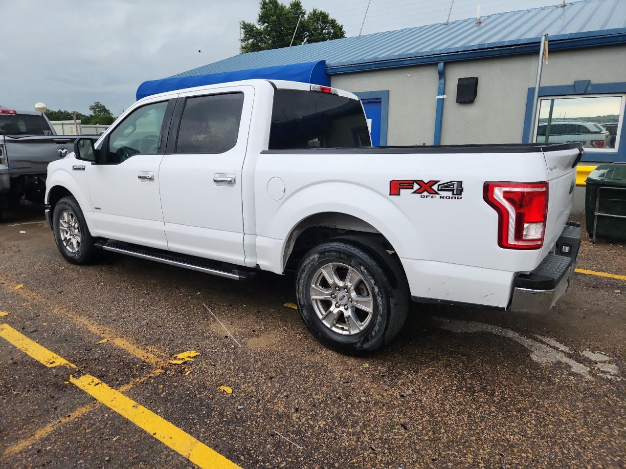 2015 Ford F150 Supercrew - Фото 2