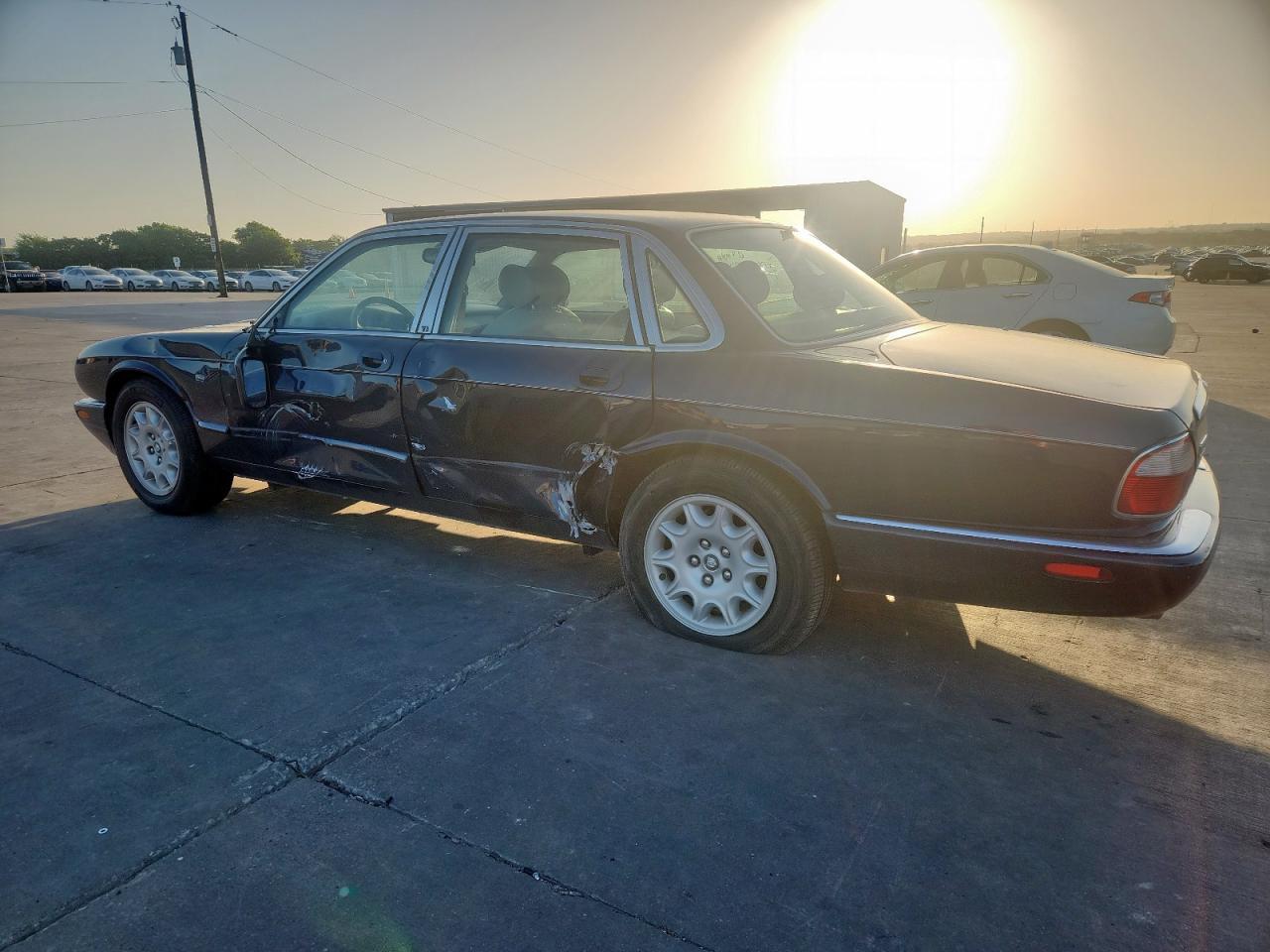 1998 Jaguar Xj8 - Image 2