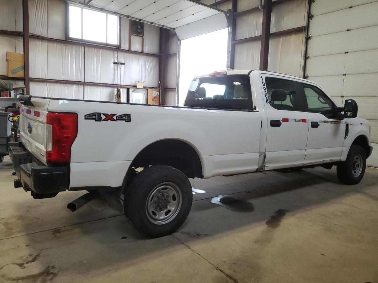 2019 Ford F350 Super Duty - Фото 3