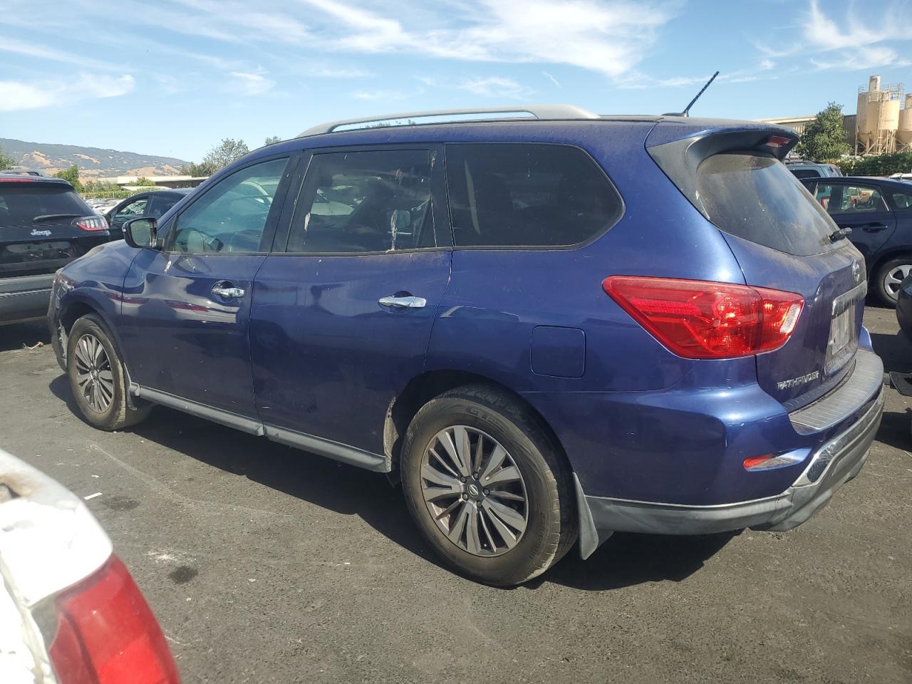 2017 Nissan Pathfinder S - Image 2
