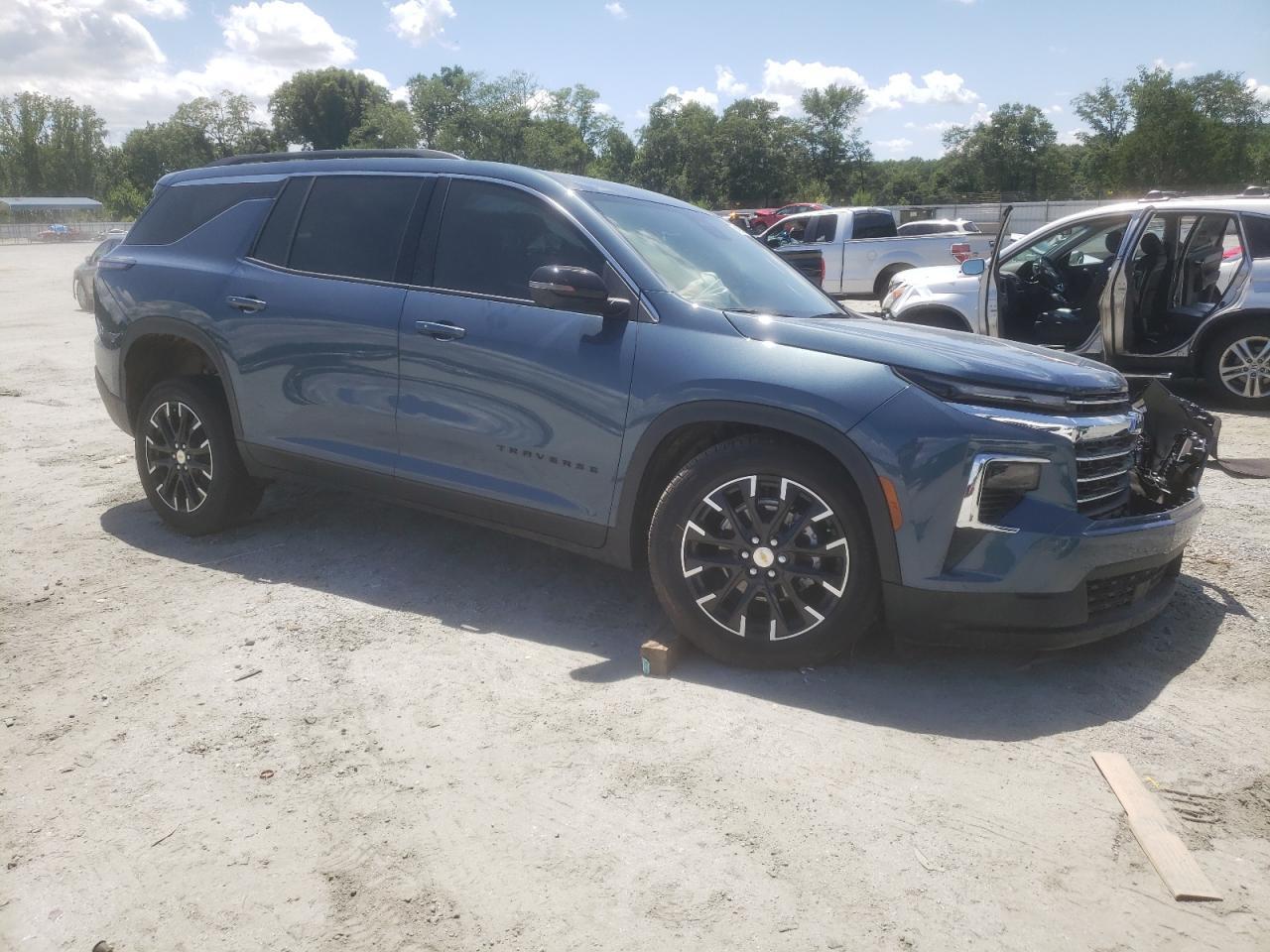 2025 Chevrolet Traverse Lt - Image 4