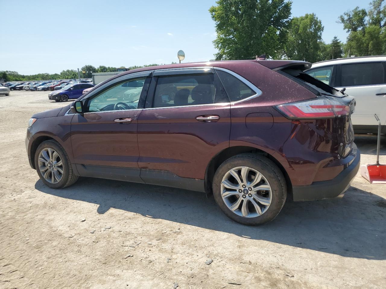 2019 Ford Edge Titanium - Image 2