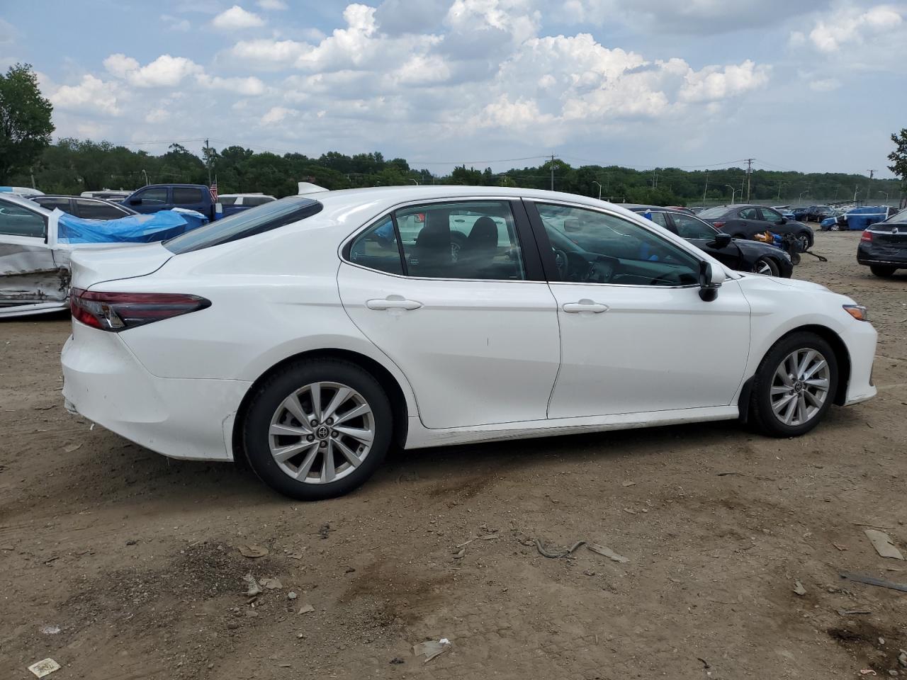 2023 Toyota Camry Le - Фото 3