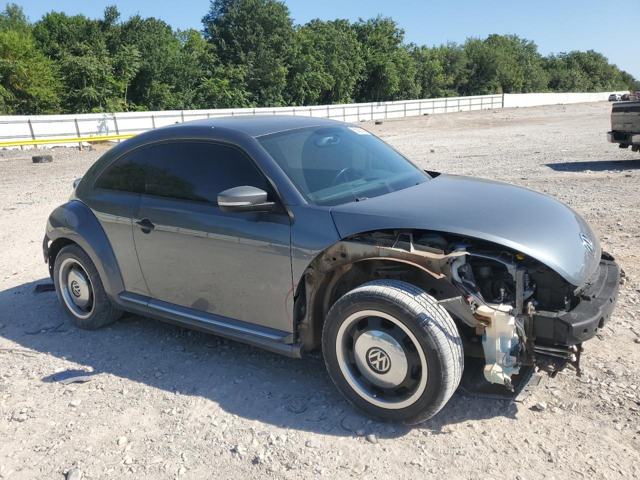 2016 Volkswagen Beetle 1.8T - Фото 4