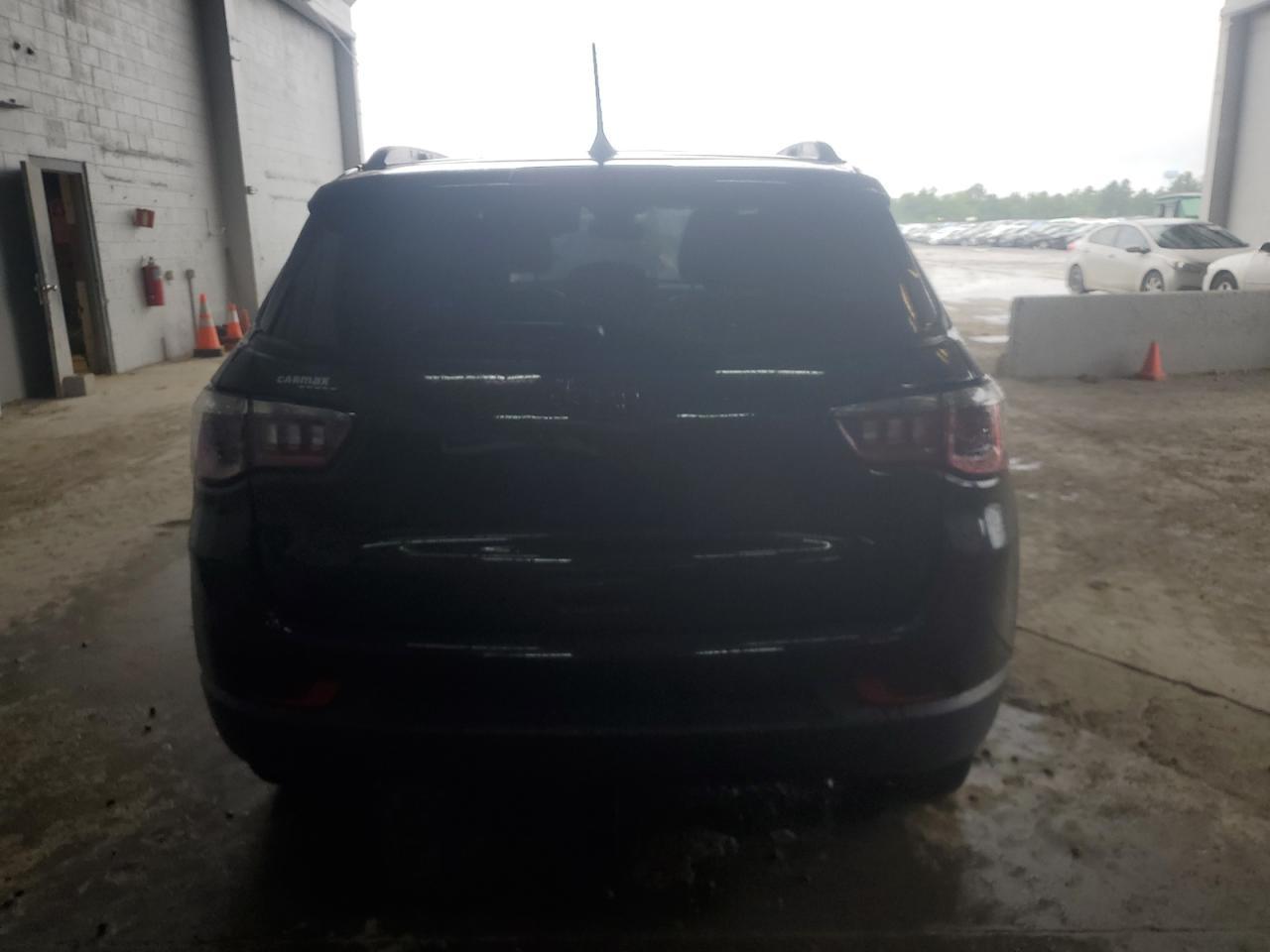 2023 Jeep Compass Latitude - Image 6