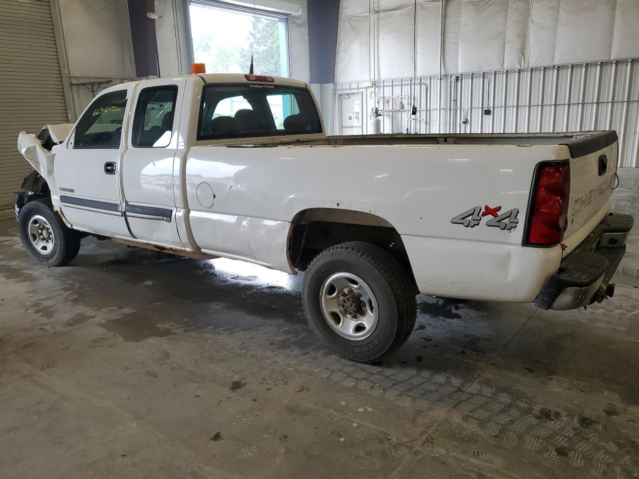 2004 Chevrolet Silverado K2500 Heavy Duty - Image 2