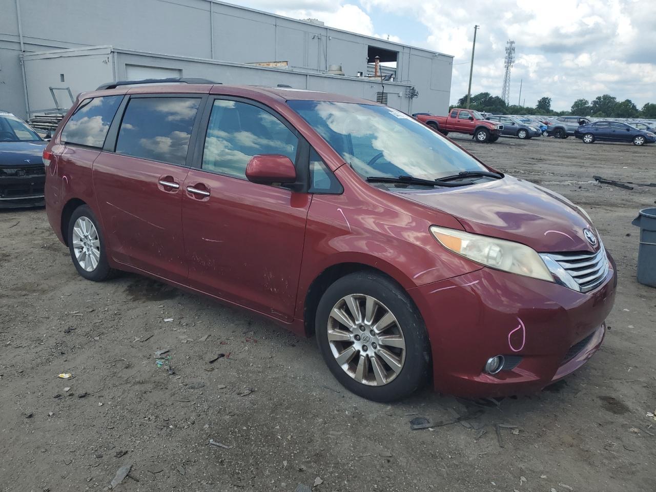 2011 Toyota Sienna Xle - Фото 4